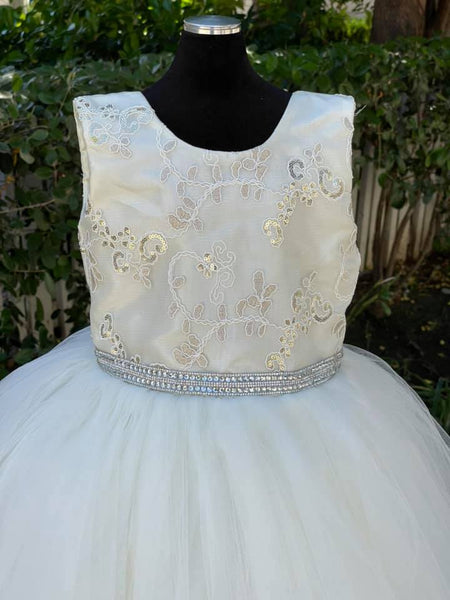 Flower girl dress with tulle and store ribbon waist